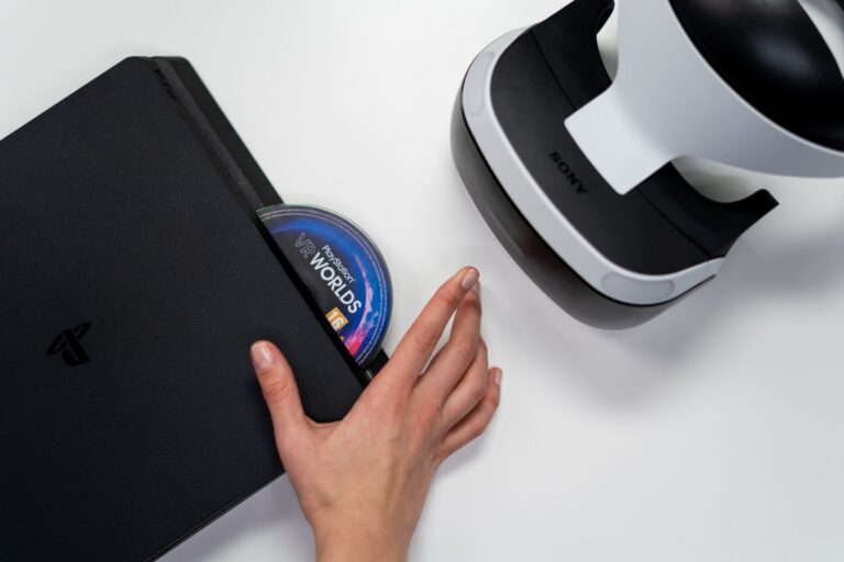 Disques PlayStation arrêtés en 2028 : Shawn Layden défend les 20 % de joueurs qui achètent encore des boîtes